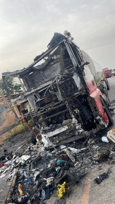 Fuel Tanker Catches Fire On The Kumasi – Accra Highway